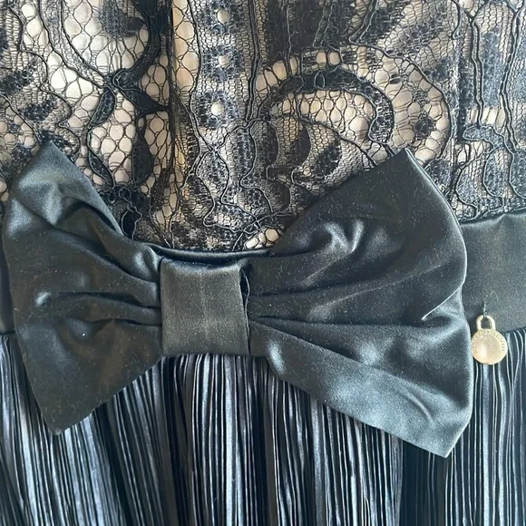 Gorgeous Dress Rinascimento - Picture 9 of 12